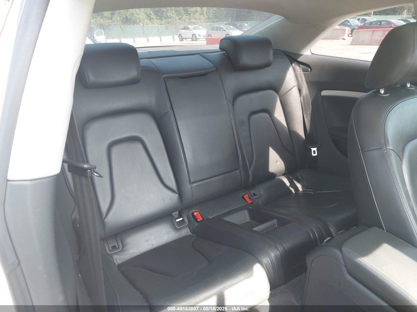 WAULFAFR7BA011384 2011 Audi A5 2.0 2.0T Premium white