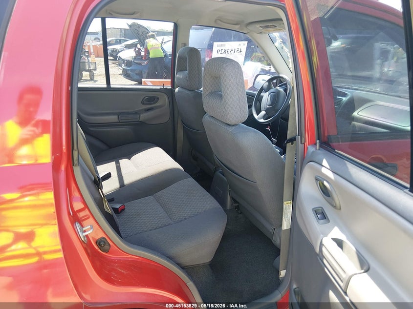 2003 Chevrolet Tracker Hard Top Base VIN: 2CNBE13C636917831 Lot: 45153829