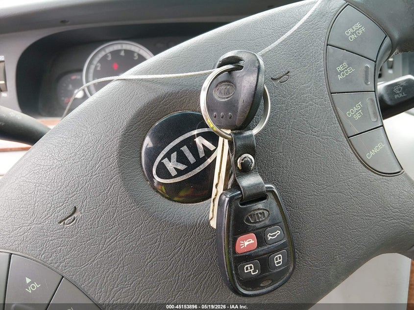 2005 Kia Amanti VIN: KNALD124X55071771 Lot: 45153896