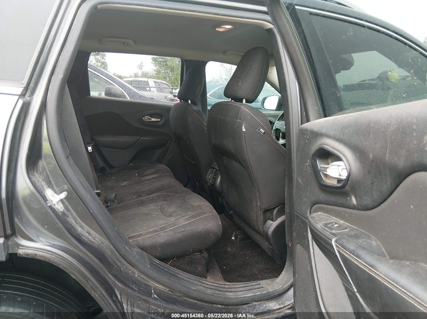 2016 JEEP CHEROKEE auction photo 8