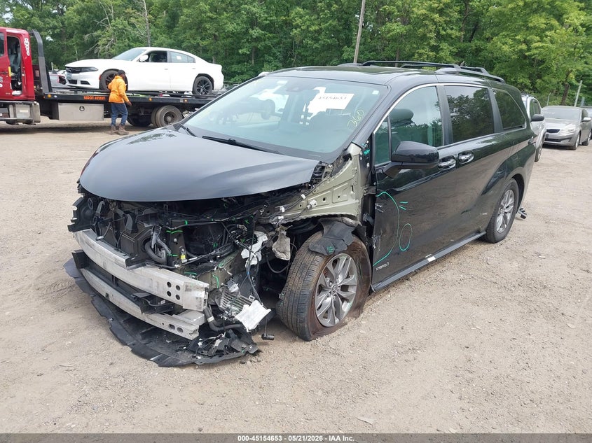 5TDJRKEC8MS023232 2021 Toyota Sienna Xle photo 1