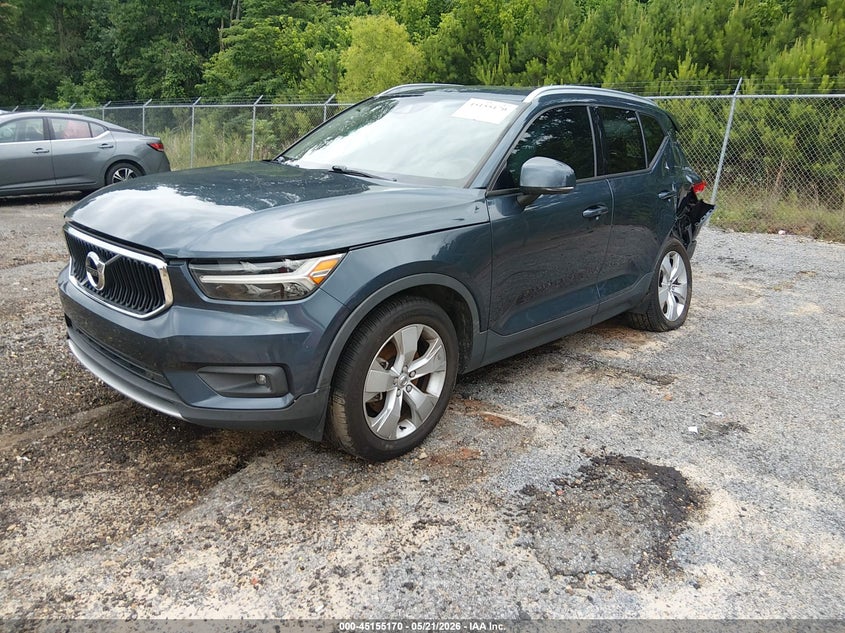 2021 VOLVO XC40 auction photo 2
