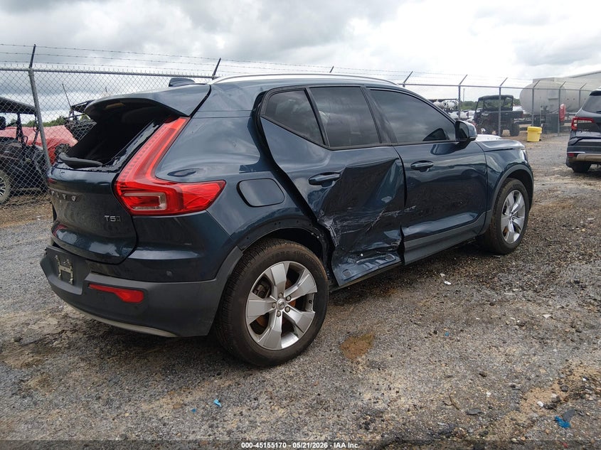 2021 VOLVO XC40 auction photo 4