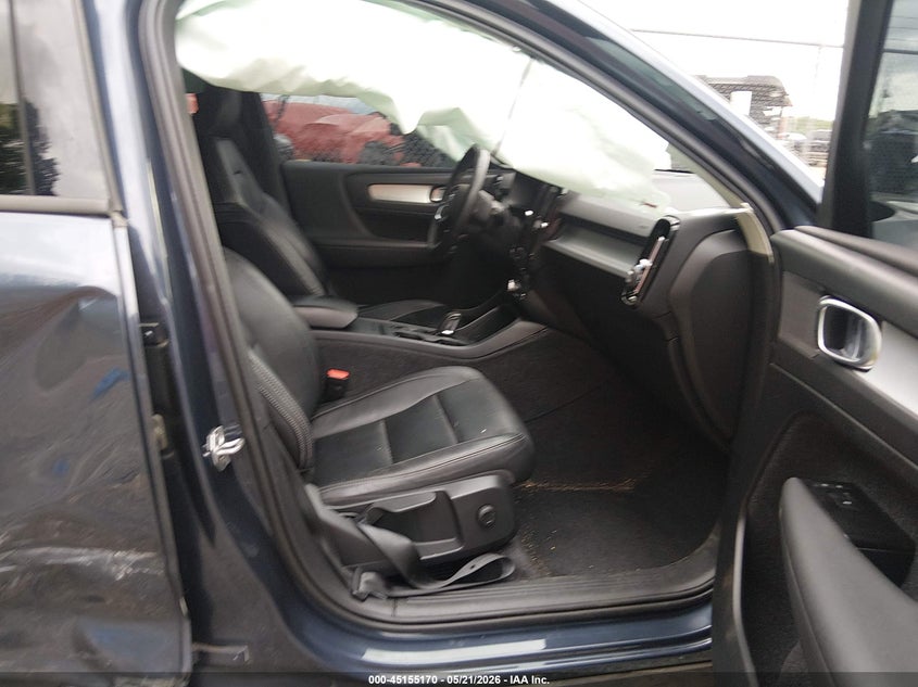 2021 VOLVO XC40 auction photo 5