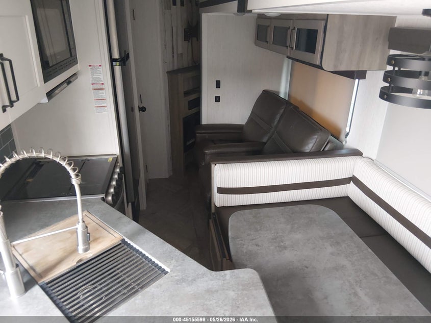2022 PALOMINO PUMA 32DBTS auction photo 8