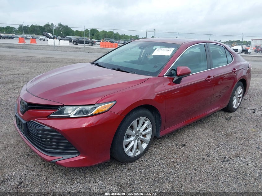 2018 Toyota Camry Le 4T1B11HKXJU636836 photo 1