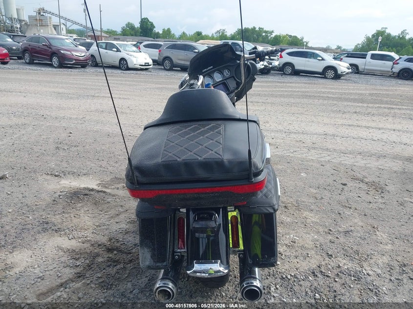 2019 HARLEY-DAVIDSON FLHTCU auction photo 6