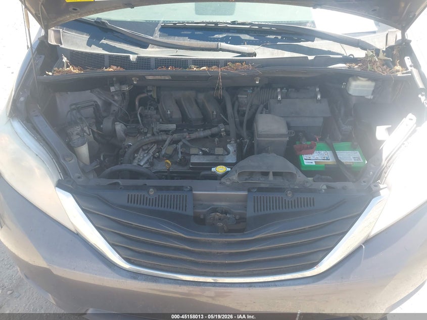 5TDJK3DC1BS022920 2011 Toyota Sienna 3.5 Le brown