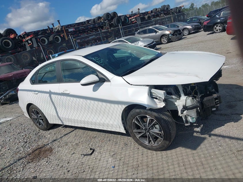VIN 3KPF24AD9RE706207 2024 KIA FORTE LXS