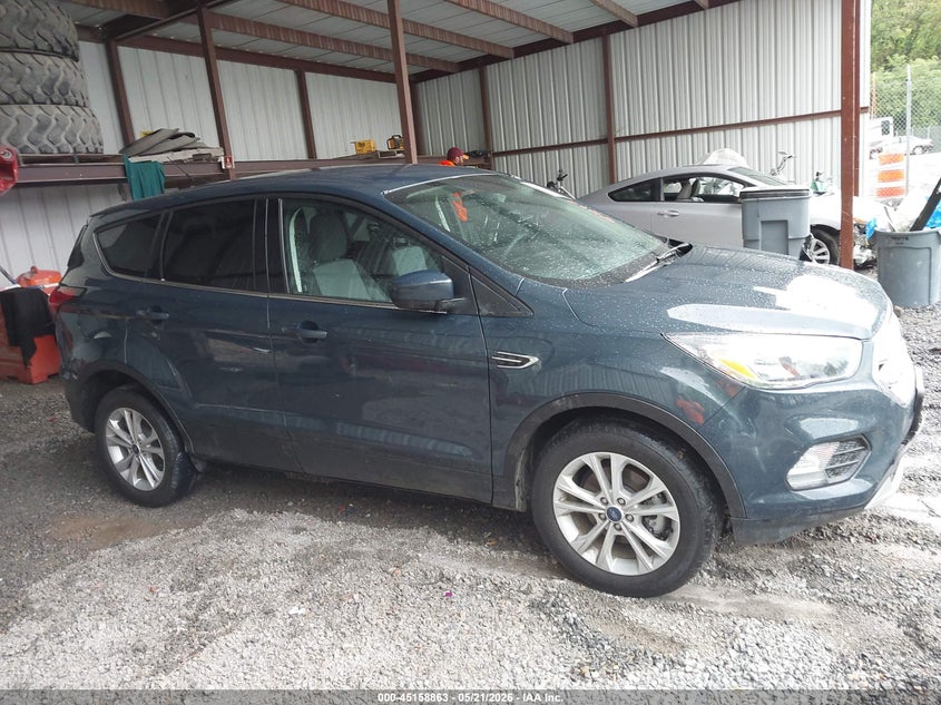 VIN 1FMCU0GD4KUB75417 2019 FORD ESCAPE SE