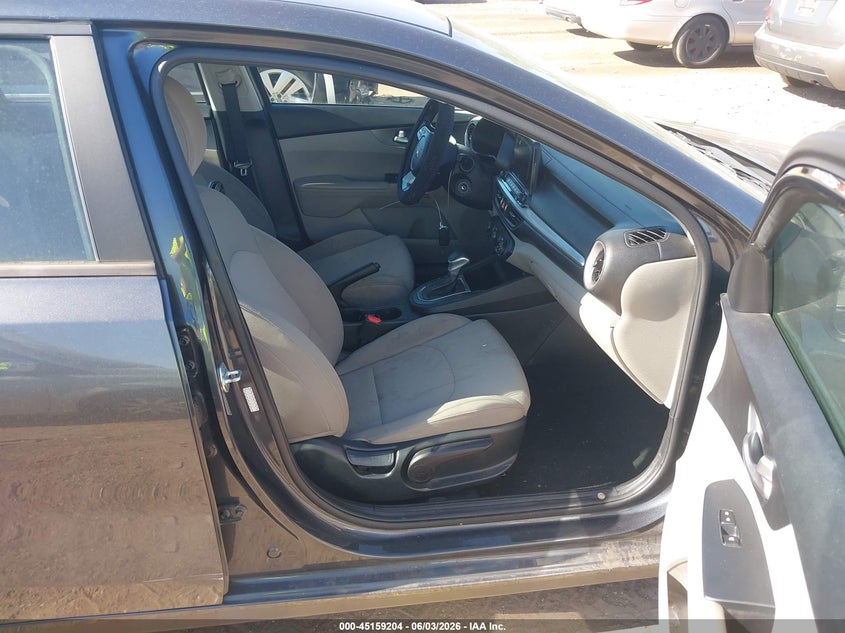 VIN: 3KPF24AD8LE235299 2020 KIA FORTE