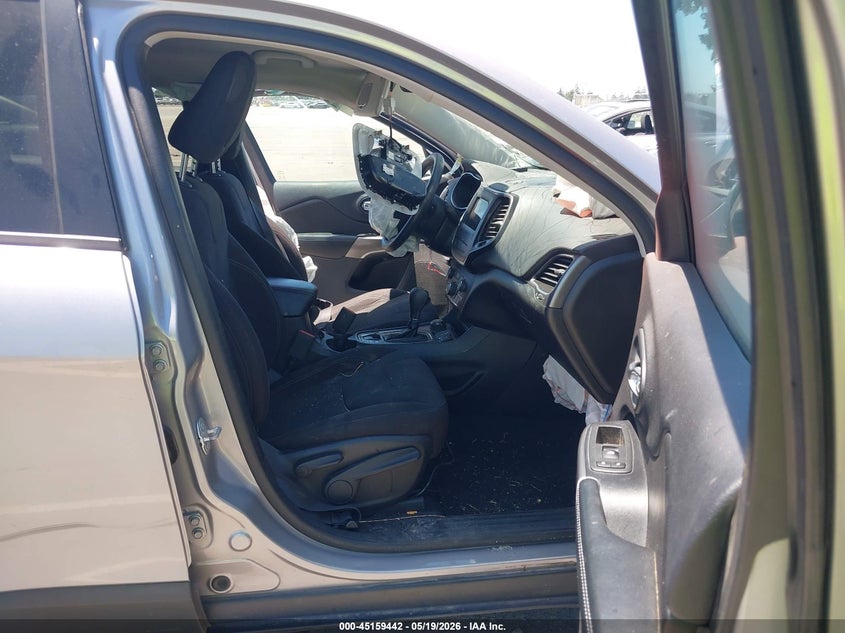 2020 JEEP CHEROKEE auction photo 5