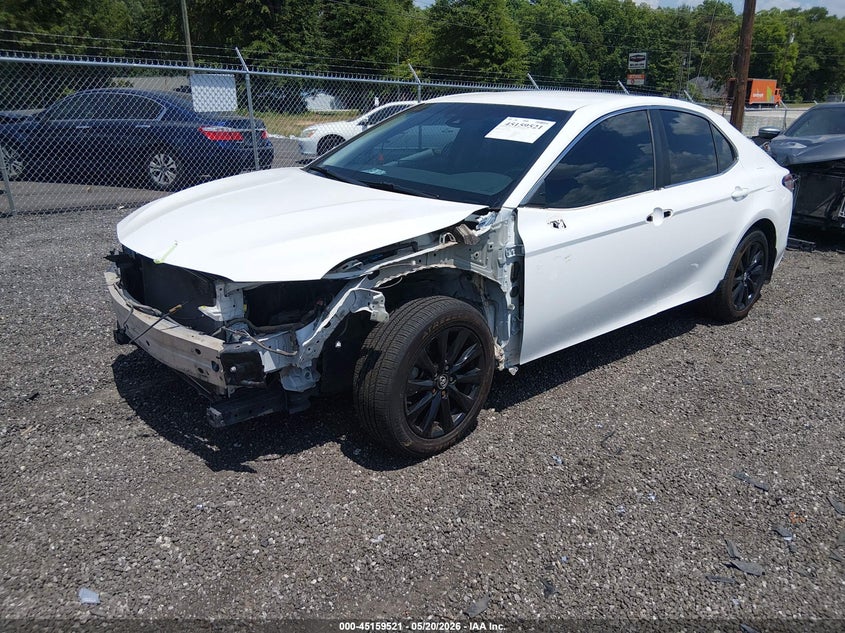 2018 Toyota Camry Le 4T1B11HK5JU667444 photo 1