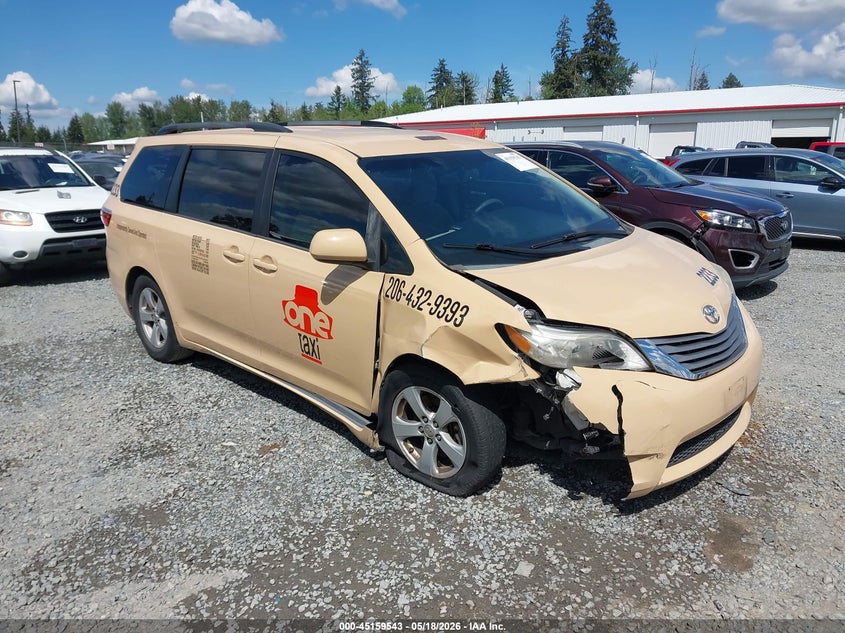 2015 Toyota Sienna Le 8 Passenger