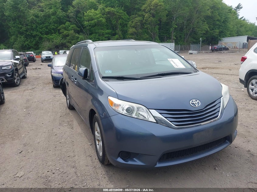 2016 Toyota Sienna Le 8 Passenger