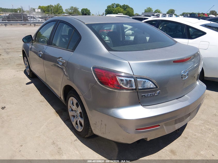 Vin: jm1bl1tg1d1796935, lot: 45657598, mazda mazda3 i sv 20133