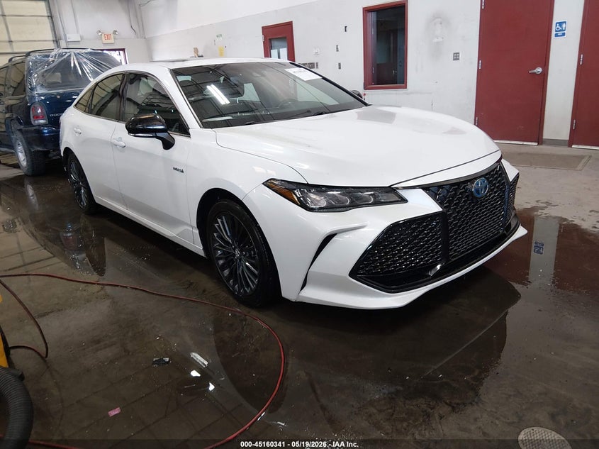 TOYOTA AVALON HYBRID XSE 2019