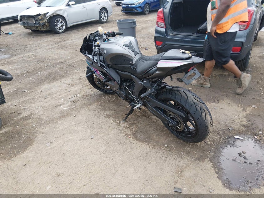 YAMAHA YZFR7 2024