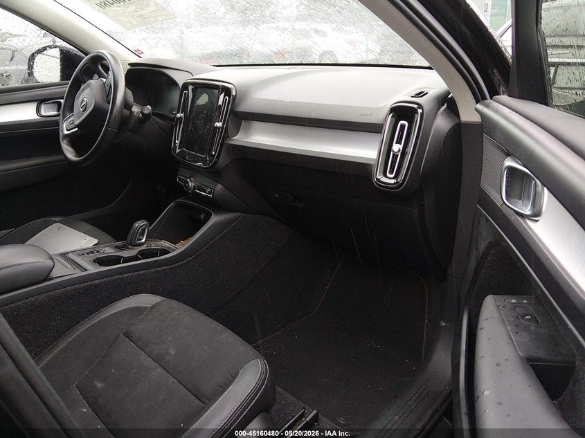 2020 VOLVO XC40 auction photo 5