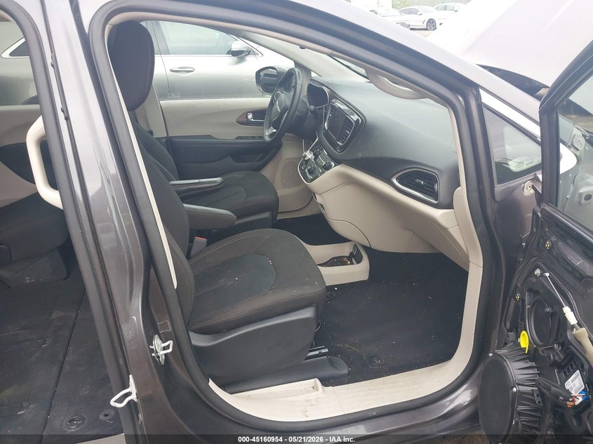 2023 CHRYSLER VOYAGER auction photo 5