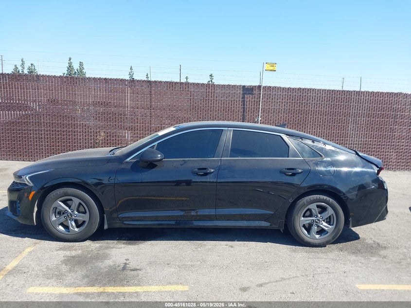 2021 Kia K5 - widok 14