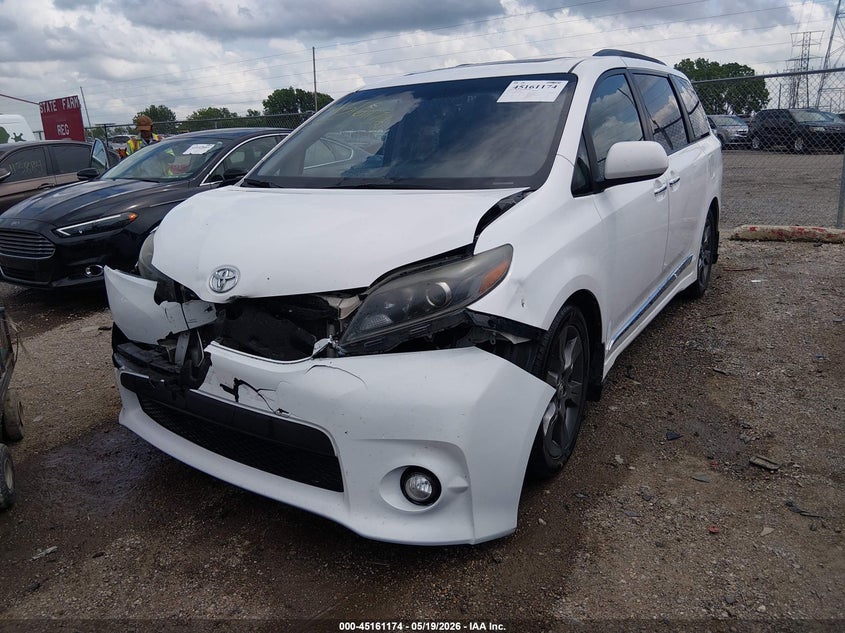 5TDXK3DC1GS712443 2016 Toyota Sienna Se Premium 8 Passenger photo 1