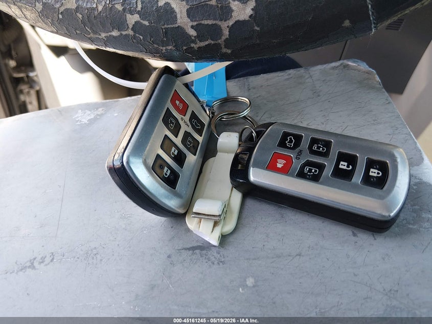 5TDYK3DC7BS175977 2011 Toyota Sienna 3.5 Xle V6 grey