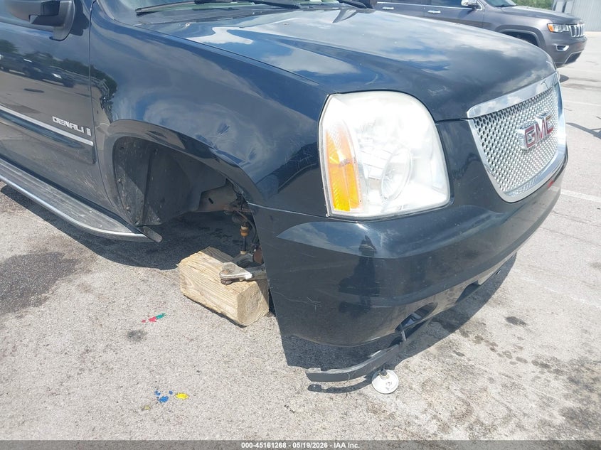 2007 GMC YUKON DENALI auction photo 6