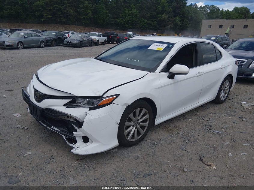 2018 Toyota Camry Le 4T1B11HK0JU675239 photo 1