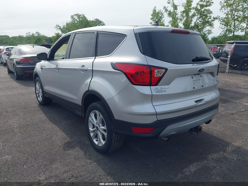 VIN 1FMCU9GD0KUA31352 2019 FORD ESCAPE SE