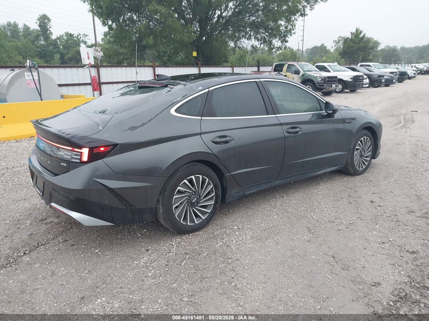 2025 HYUNDAI SONATA HYBRID auction photo 4