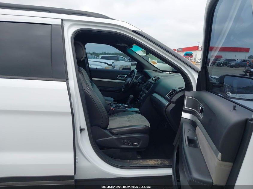 VIN 1FM5K7D86HGA22138 2017 FORD EXPLORER XLT