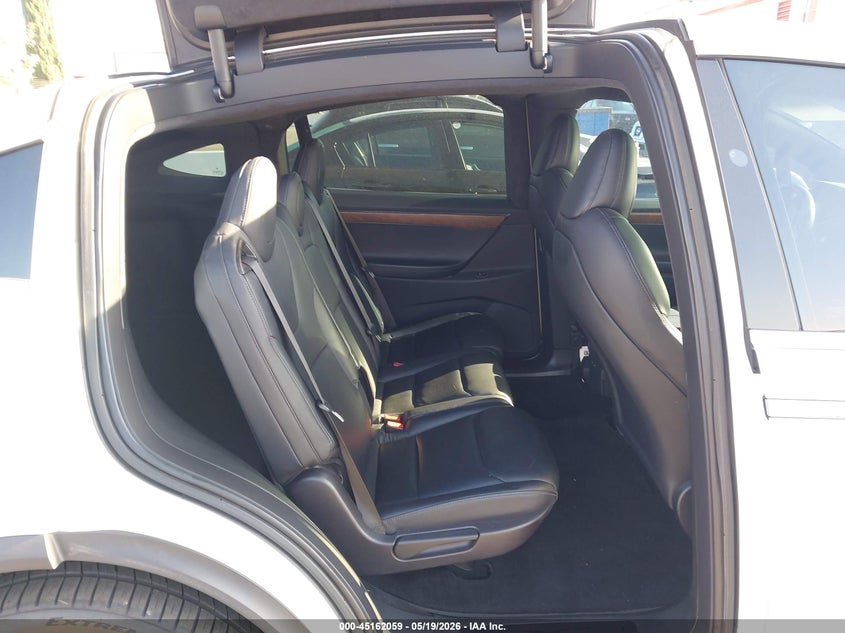 2020 Tesla Model X Long Range Dual Motor All-Wheel Drive/Long Range Plus Dual Motor All-Wheel Drive VIN: 5YJXCDE2XLF304255 Lot: 45162059