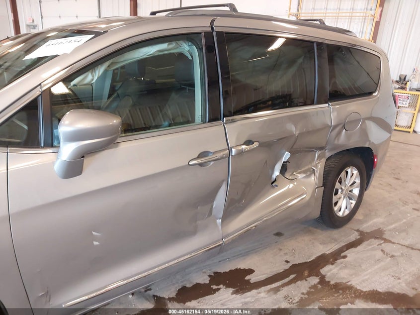 CHRYSLER PACIFICA 2018 VIN 2C4RC1BG4JR287784