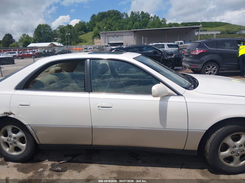 1998 Lexus Es 300 VIN: JT8BF28G4W5046784 Lot: 45162526