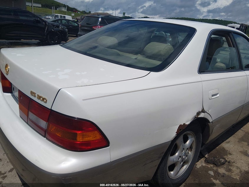 1998 Lexus Es 300 VIN: JT8BF28G4W5046784 Lot: 45162526