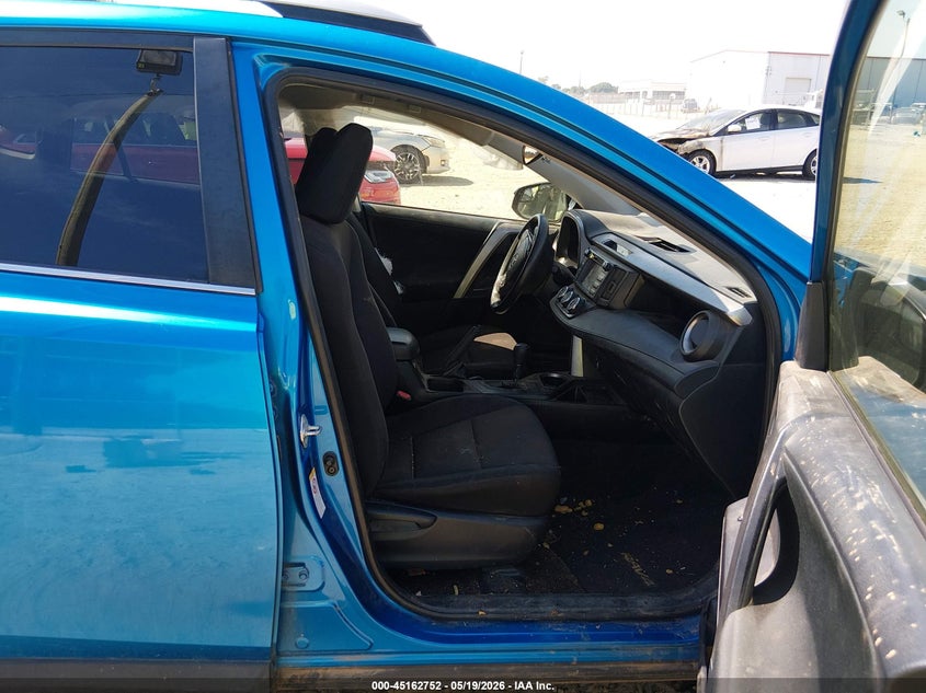VIN JTMZFREV8JJ734895 2018 TOYOTA RAV4 LE