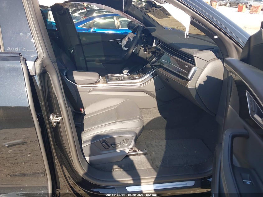 2025 AUDI Q8 auction photo 5