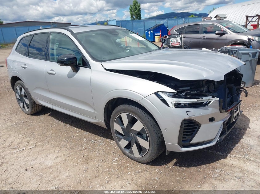 Vin: yv4h60rc2s1029198, lot: 45661176, volvo xc60 plug-in hybrid plus, t8 awd electric/gasoline, dark 2025 img_1