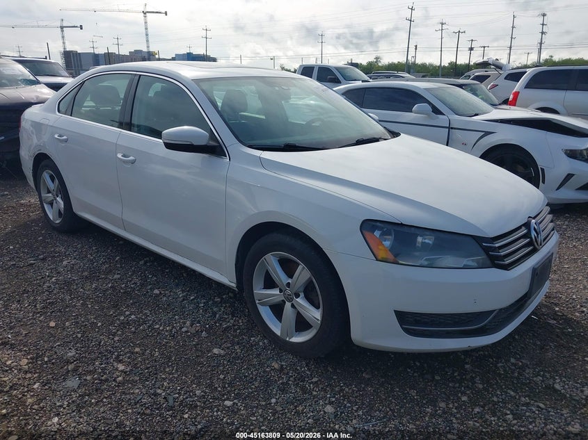 2013 VOLKSWAGEN PASSAT 2.5L SE