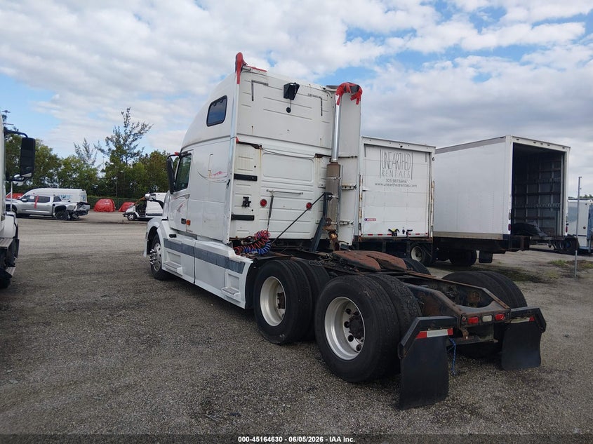 2006 VOLVO VN auction photo 3