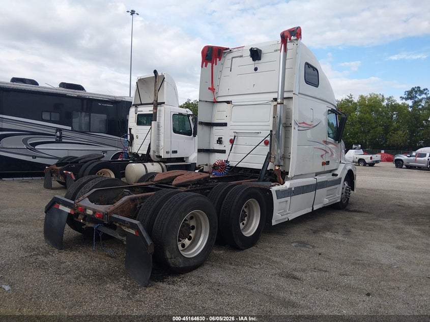 2006 VOLVO VN auction photo 4
