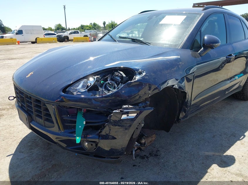 2018 Porsche Macan Sport Edition VIN: WP1AA2A51JLB25577 Lot: 45164855