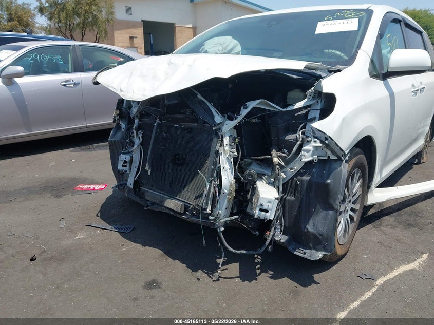 VIN 5TDYZ3DC1JS916876 2018 TOYOTA SIENNA XLE 8 PASSENGER