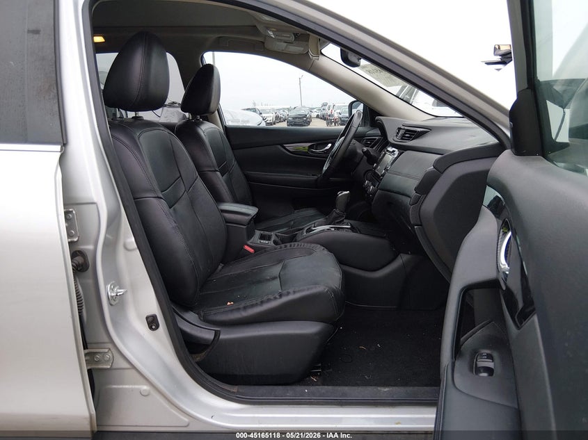 2017 NISSAN ROGUE auction photo 5