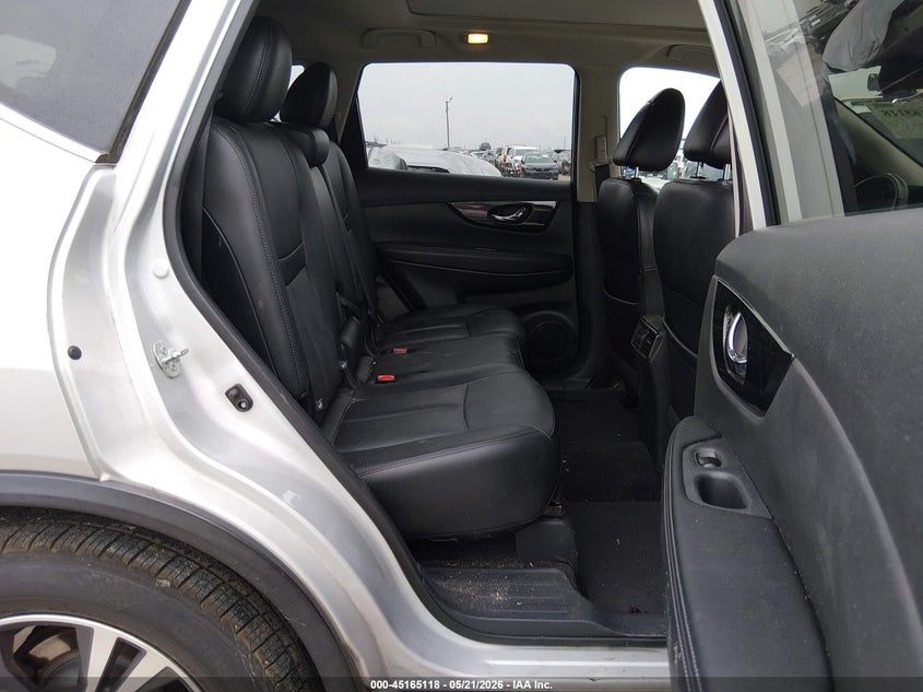 2017 NISSAN ROGUE auction photo 8