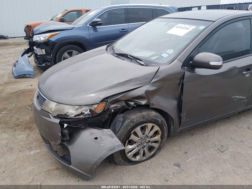 2010 KIA FORTE auction photo 6
