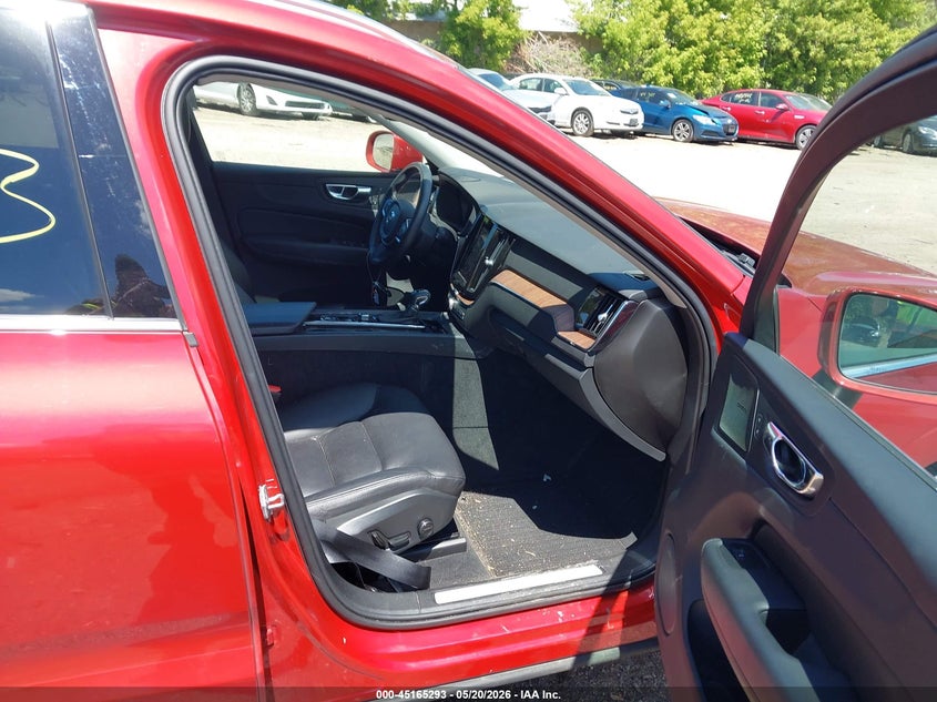 VOLVO XC60 2021 VIN YV4102RK1M1690049