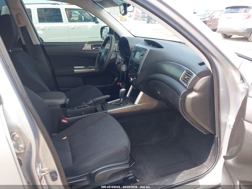 2013 SUBARU FORESTER auction photo 5