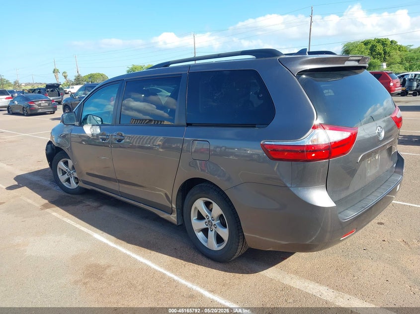 VIN 5TDKZ3DC4JS901875 2018 TOYOTA SIENNA LE